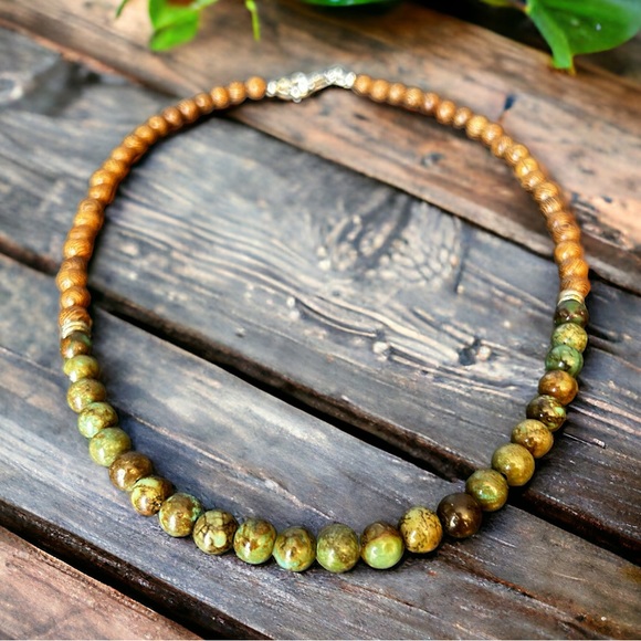 Turquoise Magnesite Necklace - Picture 3 of 4